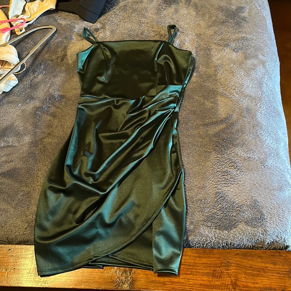 A nice forest green silky dress size M❤️